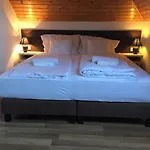 Varlak Vendeghaz 3* Siófok
