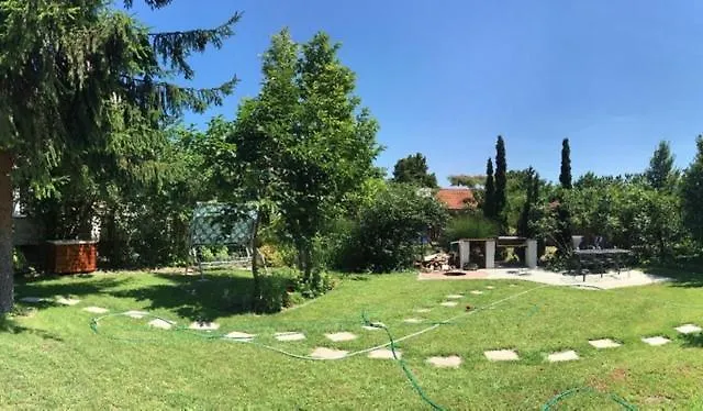 Varlak Vendeghaz
